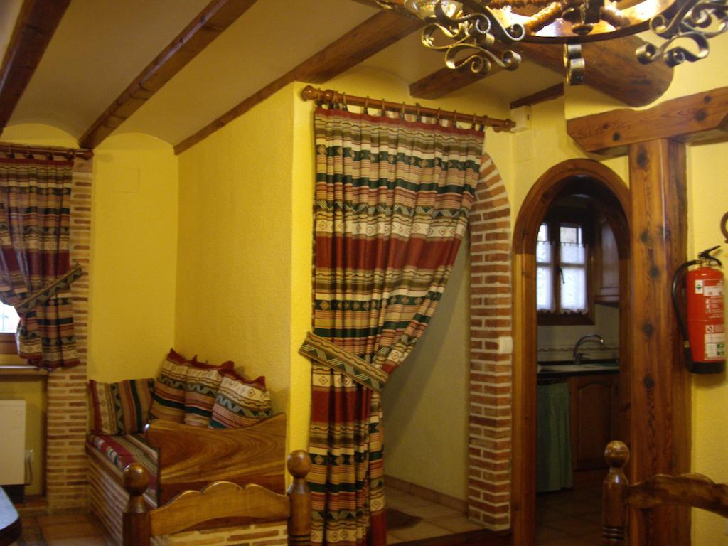 Torrefolch Villa Forcall Szoba fotó